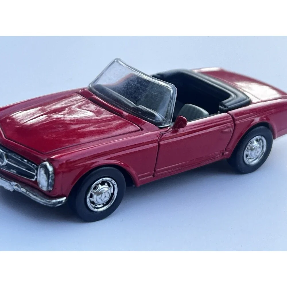 Motor Max Mercedes 300 SL Roadster 1957 1:43 Diecast Red Convertible No Box